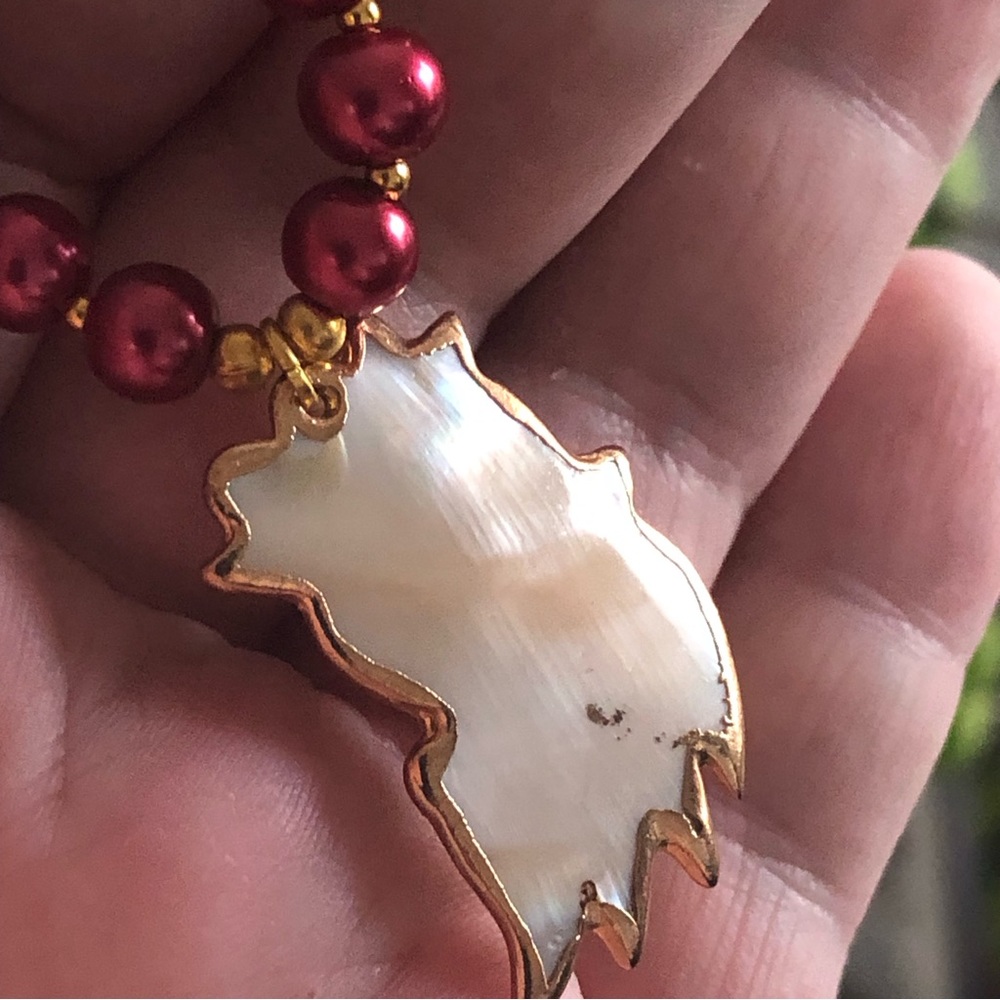 Handcrafted repurpose baroque pearl medallion pendant Czech glass Pearl necklace - Picture 4 of 13